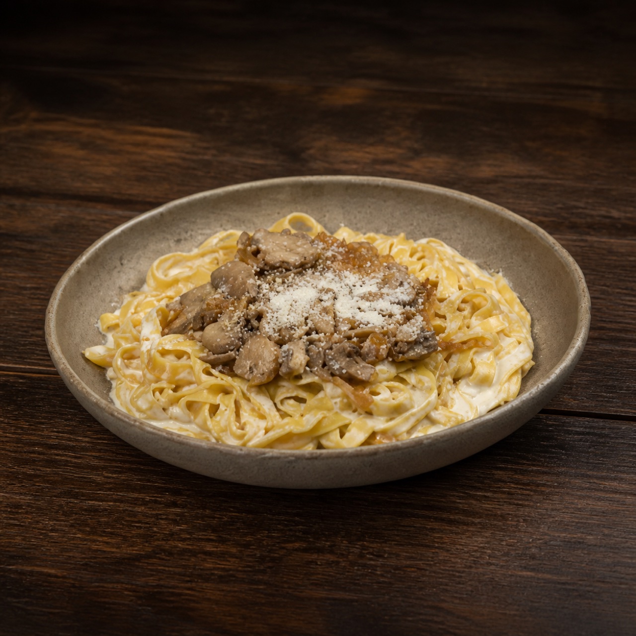 Fettuccine Krema Karamelize Soğan Mantar
